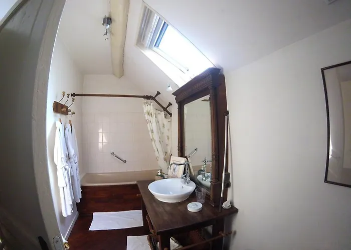 Clos De La Rose Bed & Breakfast 3*